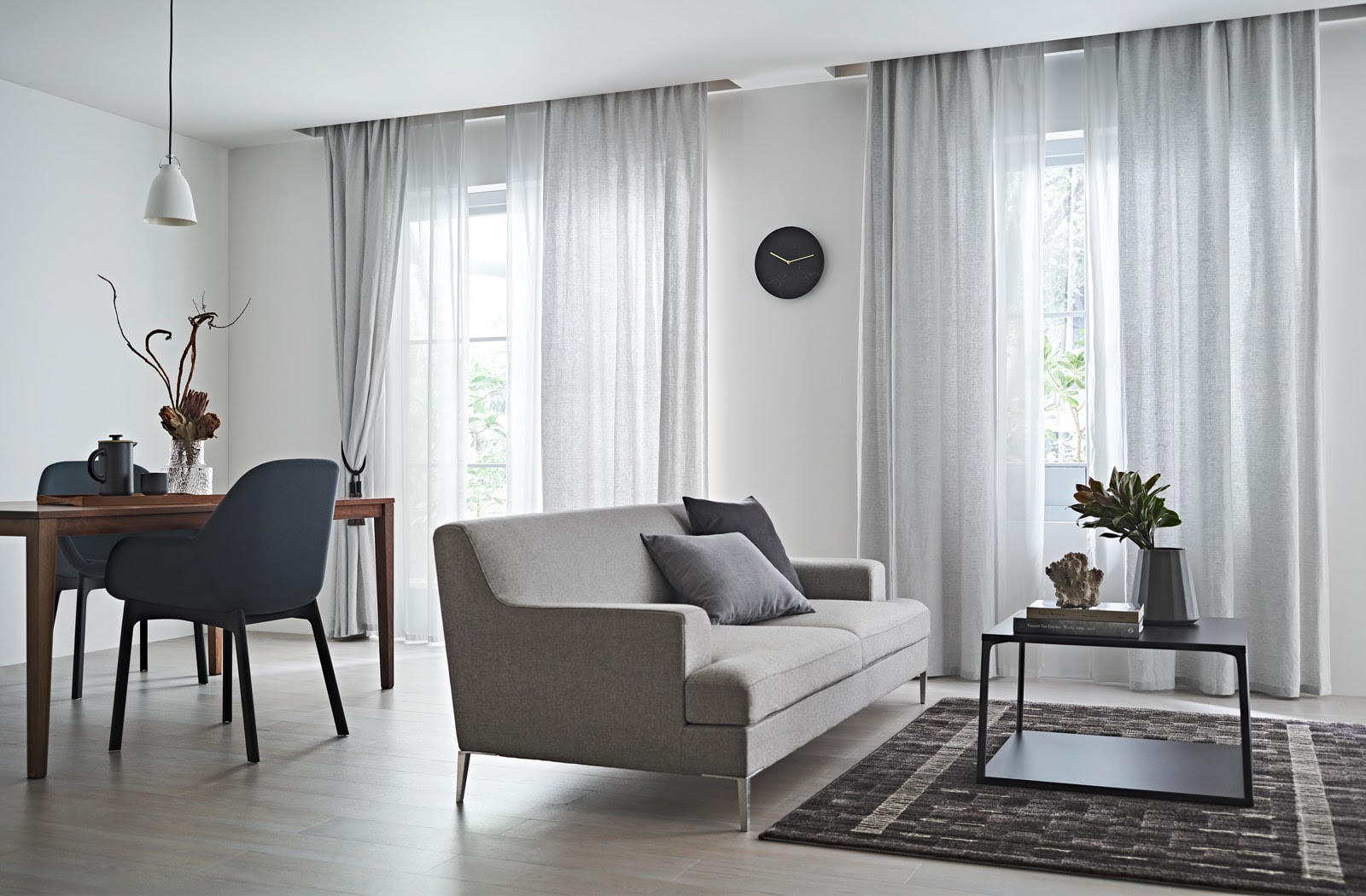 シンプルなカーテンでお部屋をセンス良く仕上げるヒント – WARDROBE