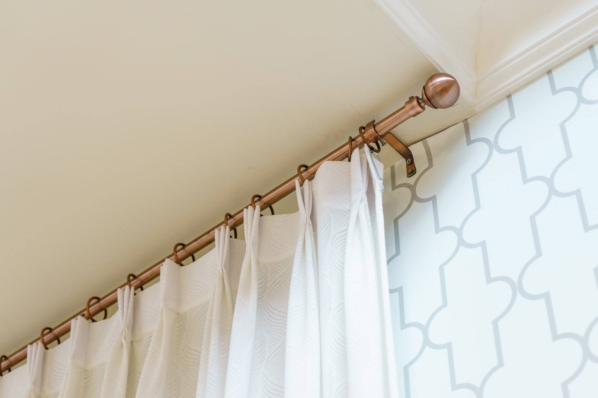 カーテンレールの種類や選び方。雰囲気のあるお部屋作りに役立てよう