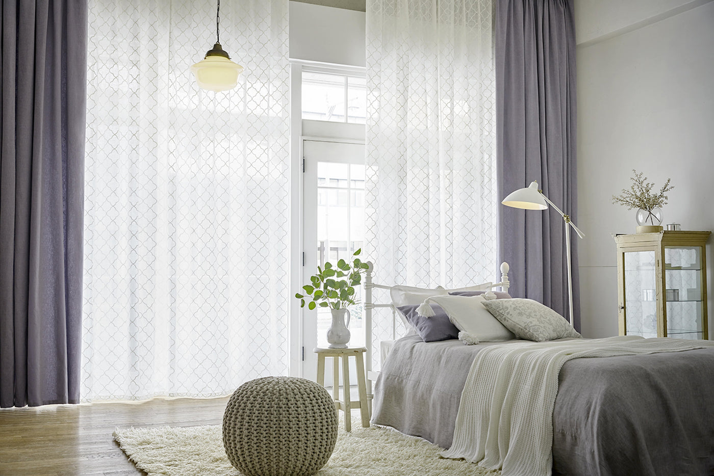 華やかで大人っぽい「FEMININE（フェミニン）」スタイルの作り方