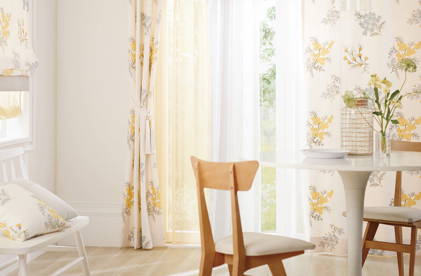 フレンチカントリーインテリアとは？コーディネート実例や部屋作りのポイントを紹介